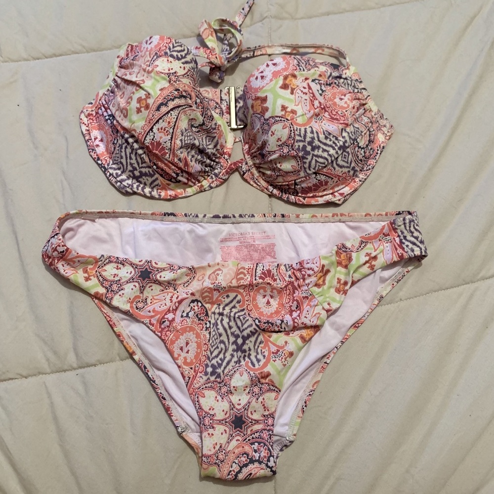 Victoria’s Secret Paisley Bikini 34DD & L bottoms